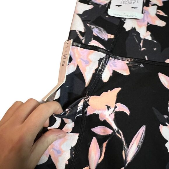 NWT! Victoria’s Secret incredible essential leggings - Picture 7 of 9